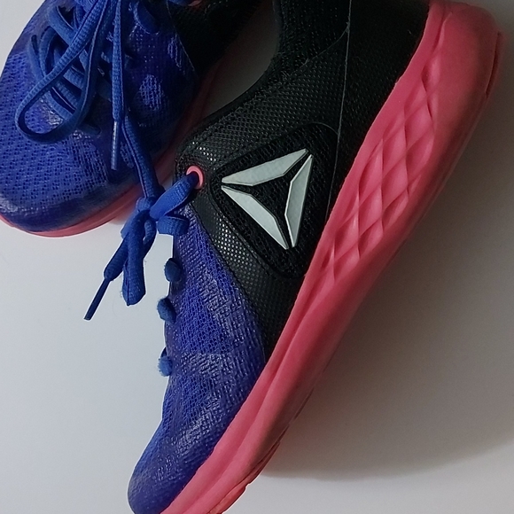 Reebok running shoes, size 4, blue black and pink, great condition. - Picture 3 of 4